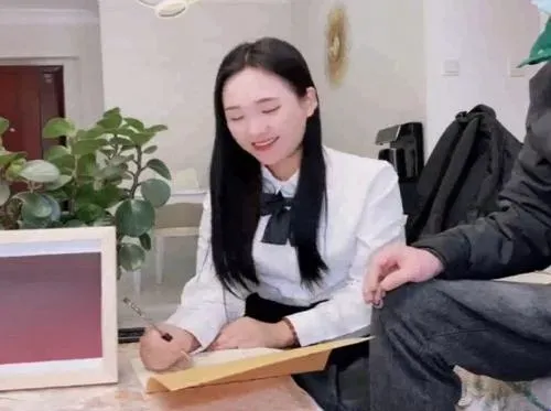 Rủ Nhỏ Lớp Trưởng Dâm Ngầm đến Nhà Bú Chim