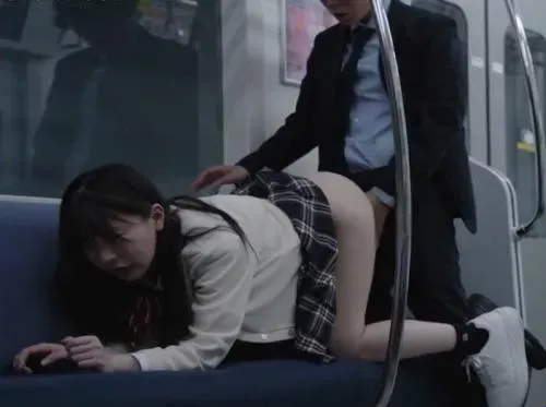 Em Nữ Sinh Gạ địt Người Lạ Trên Tàu điện