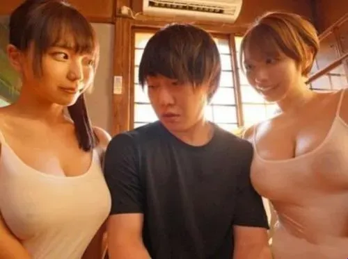Em Có Muốn Thử Bú Ti Hai Chị Không